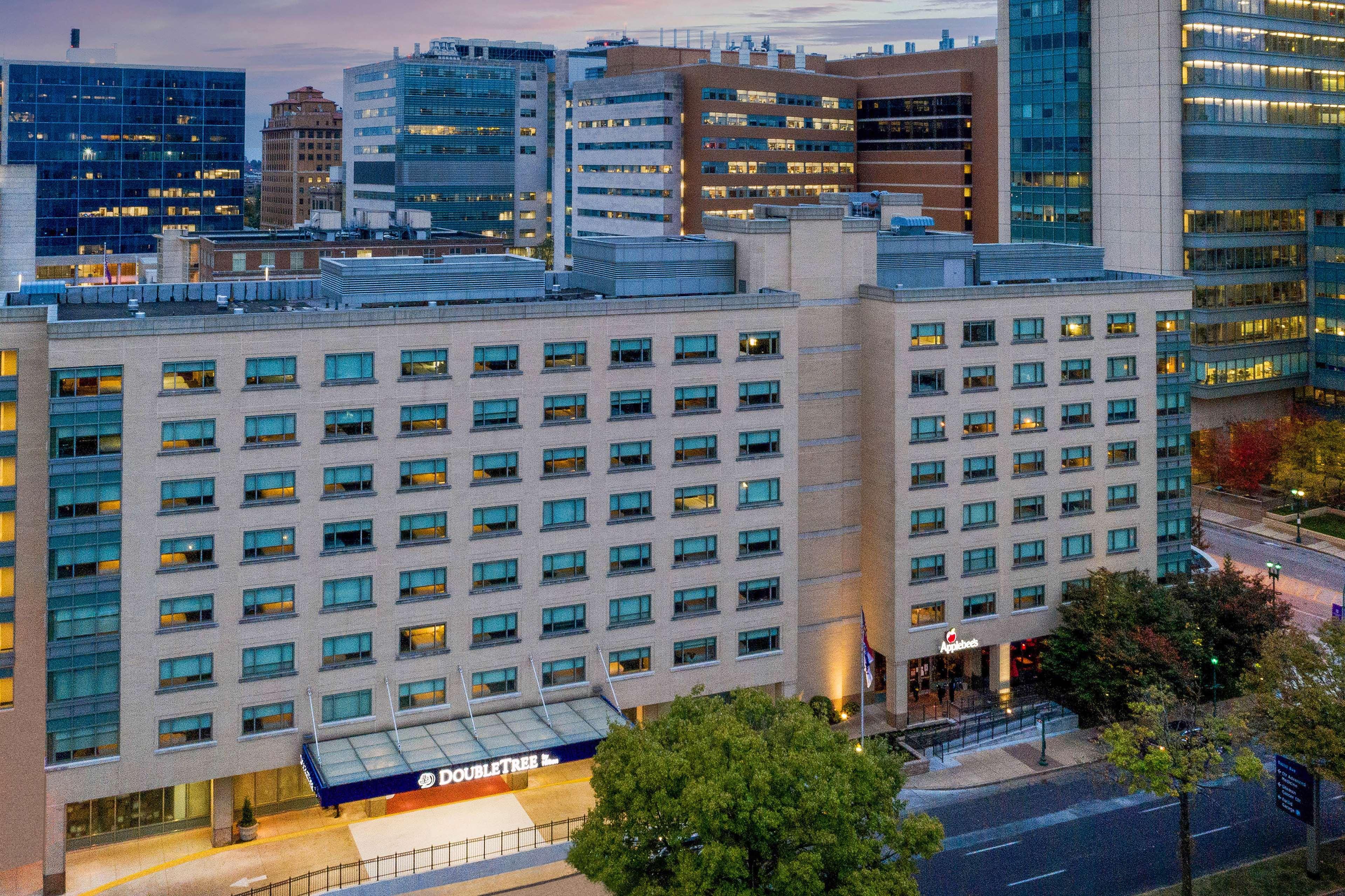 Doubletree By Hilton St. Louis Forest Park Hotel Exterior photo